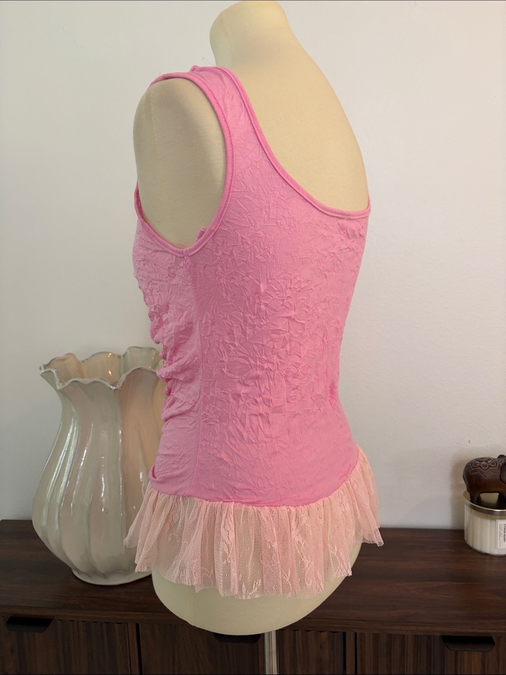 NWOT * TRUE LIGHT Pink Ruffle Lace Camisole Top - Picture 6 of 11